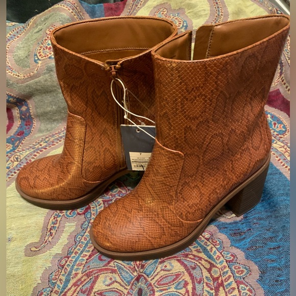 Universal Thread Boots - Picture 3 of 13